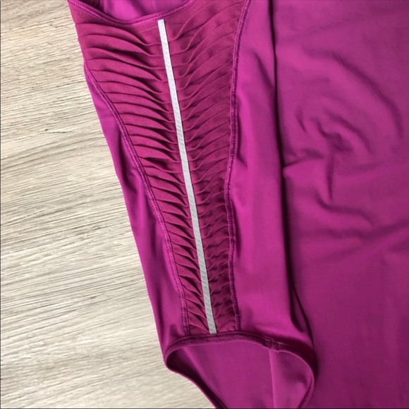 Lululemon Muscle tank - Picture 4 of 6